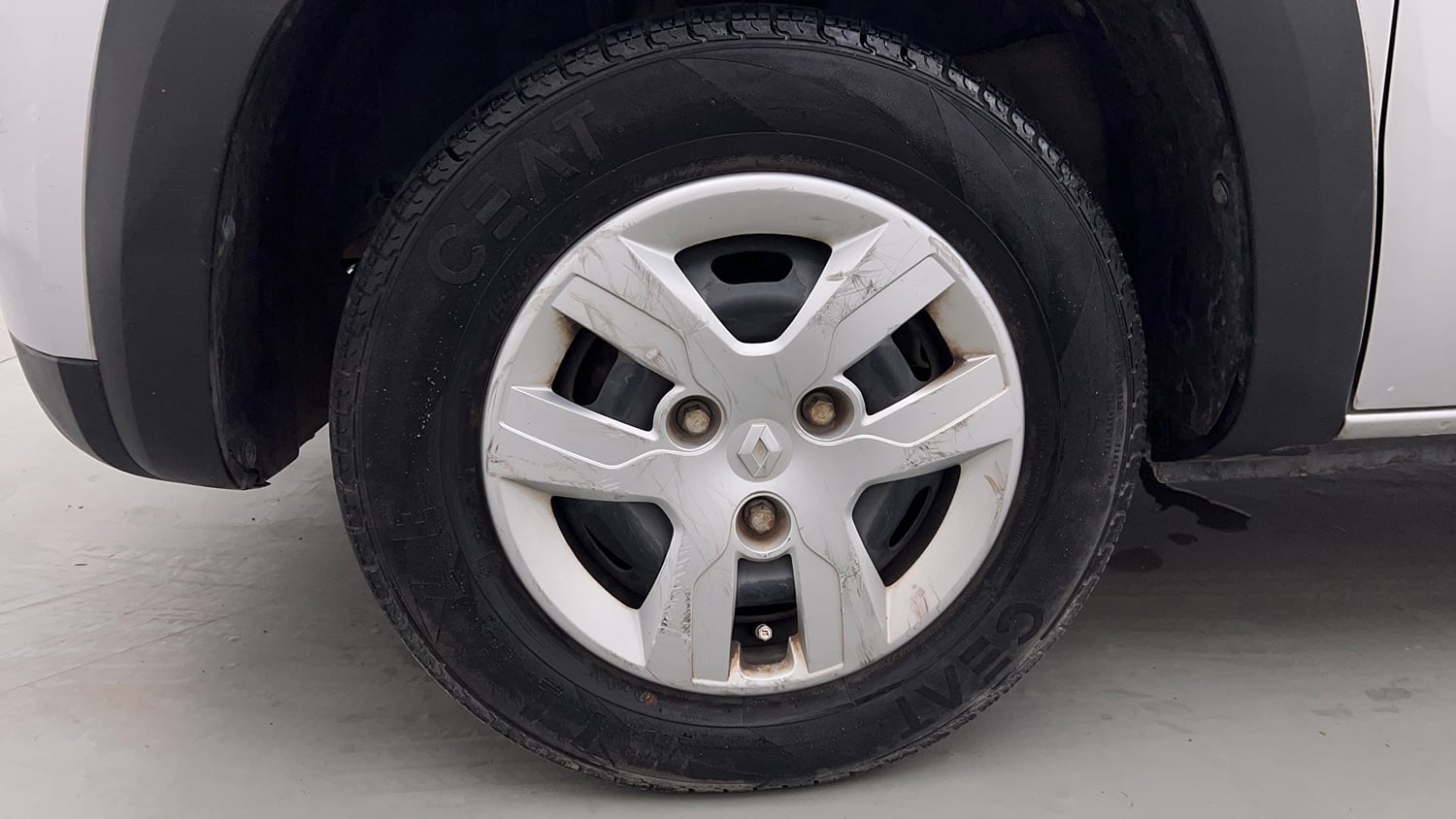 Used 2016 Renault Kwid RXT Petrol Manual tyres LEFT FRONT TYRE RIM VIEW