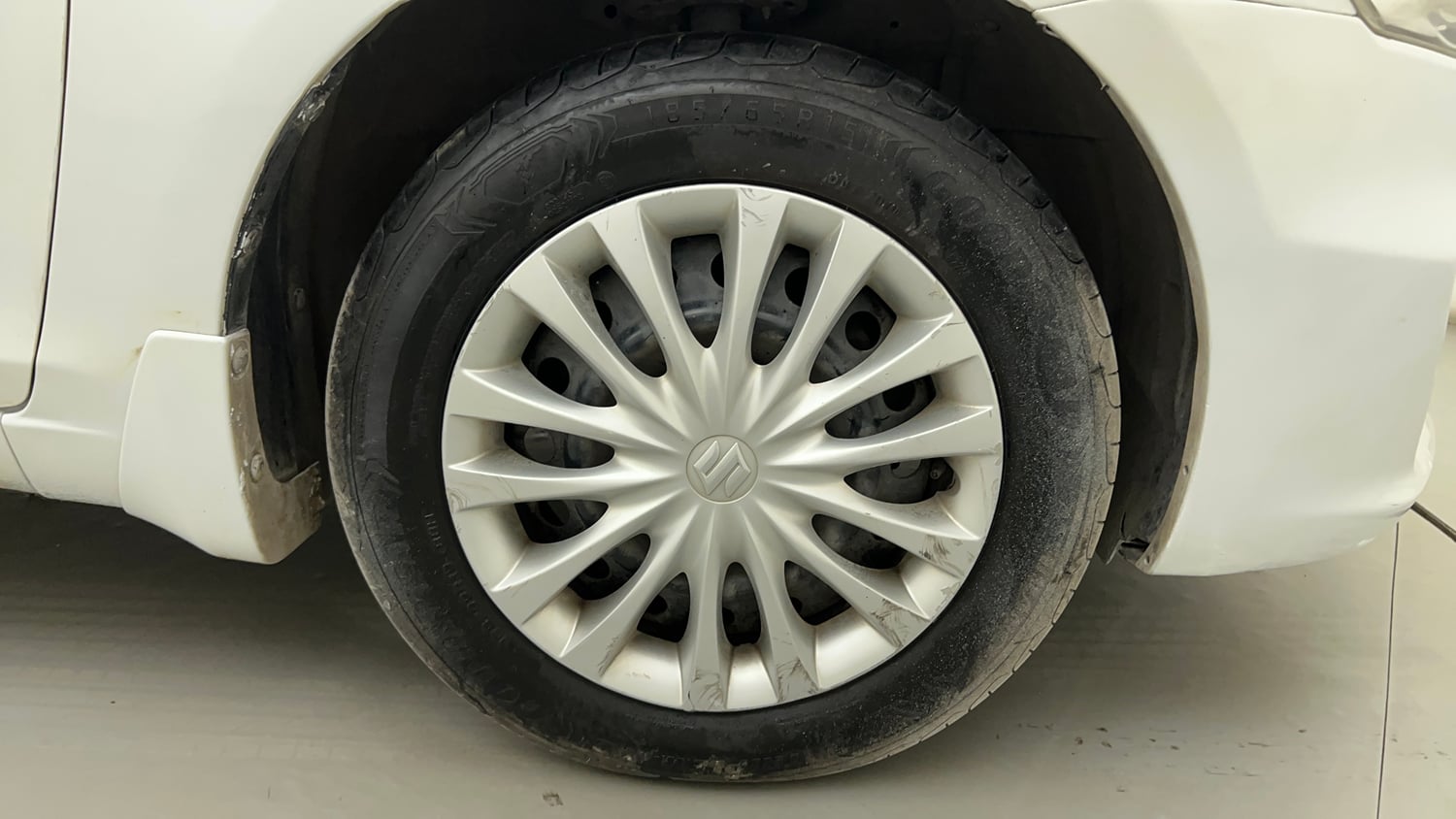 Used 2016 Maruti Suzuki Ciaz VXi+ Petrol Manual tyres RIGHT FRONT TYRE RIM VIEW