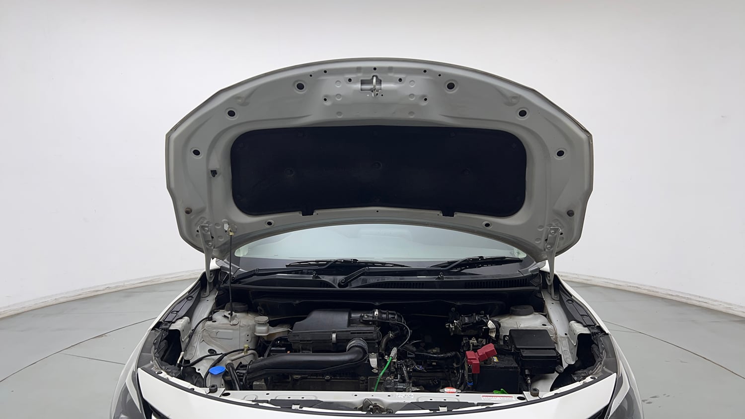 Used 2022 Maruti Suzuki Baleno Zeta MT Petrol Manual engine ENGINE & BONNET OPEN FRONT VIEW