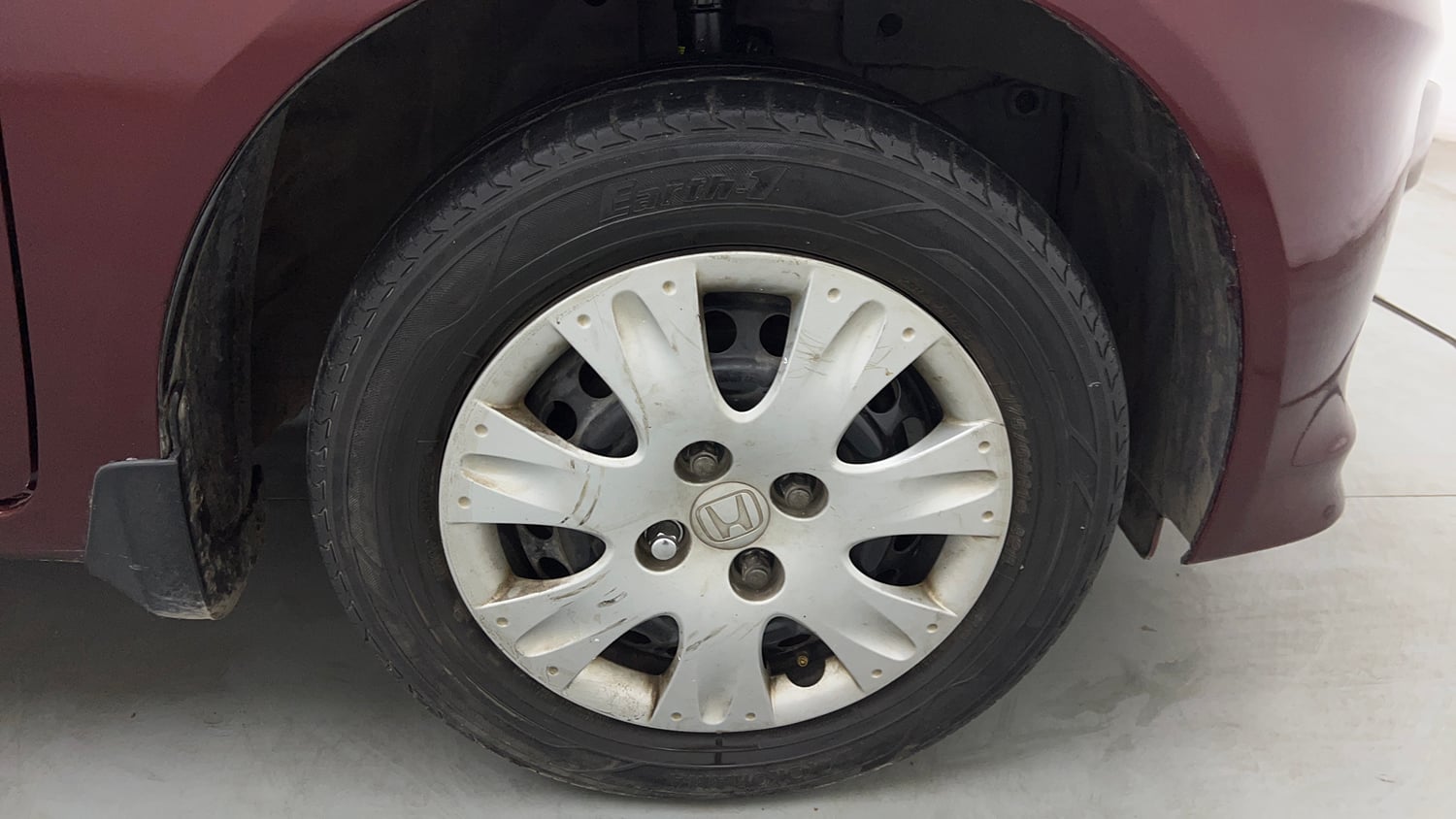 Used 2014 Honda Amaze 1.2 S i-VTEC Petrol Manual tyres RIGHT FRONT TYRE RIM VIEW