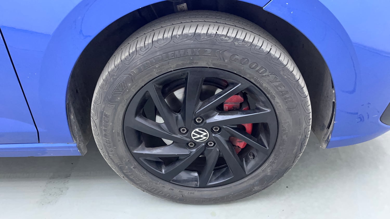 Used 2023 Volkswagen Virtus Topline 1.0 TSI AT Petrol Automatic tyres RIGHT FRONT TYRE RIM VIEW