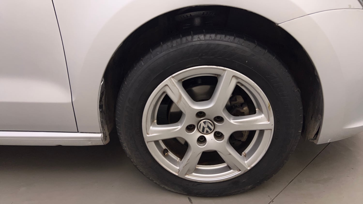 Used 2014 Volkswagen Vento Highline Petrol Petrol Manual tyres RIGHT FRONT TYRE RIM VIEW