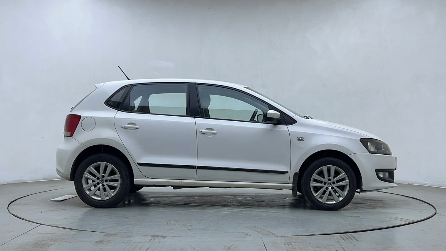 Used 2013 Volkswagen Polo Highline1.2L (P) Petrol Manual exterior RIGHT SIDE VIEW