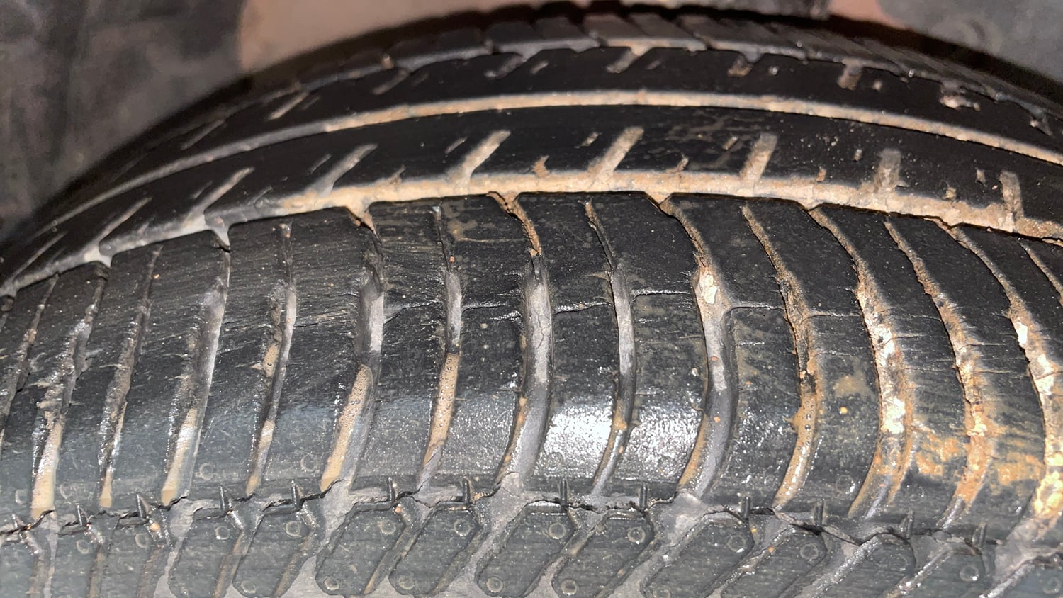 Used 2015 Ford EcoSport Titanium 1.5 Ti-VCT Petrol Manual tyres RIGHT FRONT TYRE TREAD VIEW