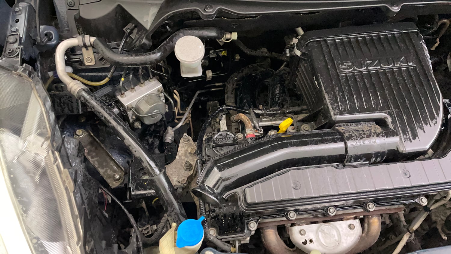 Used 2016 Maruti Suzuki Ertiga VXI AT Petrol Automatic engine ENGINE RIGHT SIDE VIEW