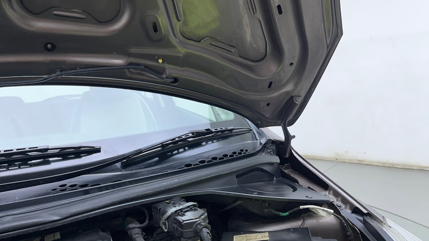 Used 2018 Tata Tiago Revotron XZ Petrol Manual engine ENGINE LEFT SIDE HINGE & APRON VIEW