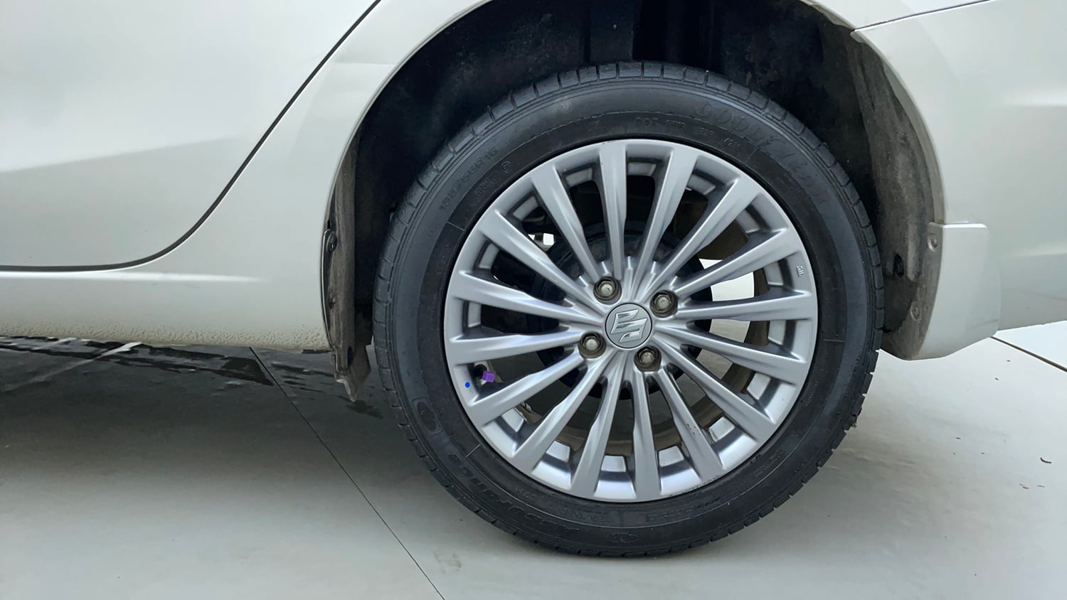Used 2017 Maruti Suzuki Ciaz ZXi  AT Petrol Automatic tyres LEFT REAR TYRE RIM VIEW