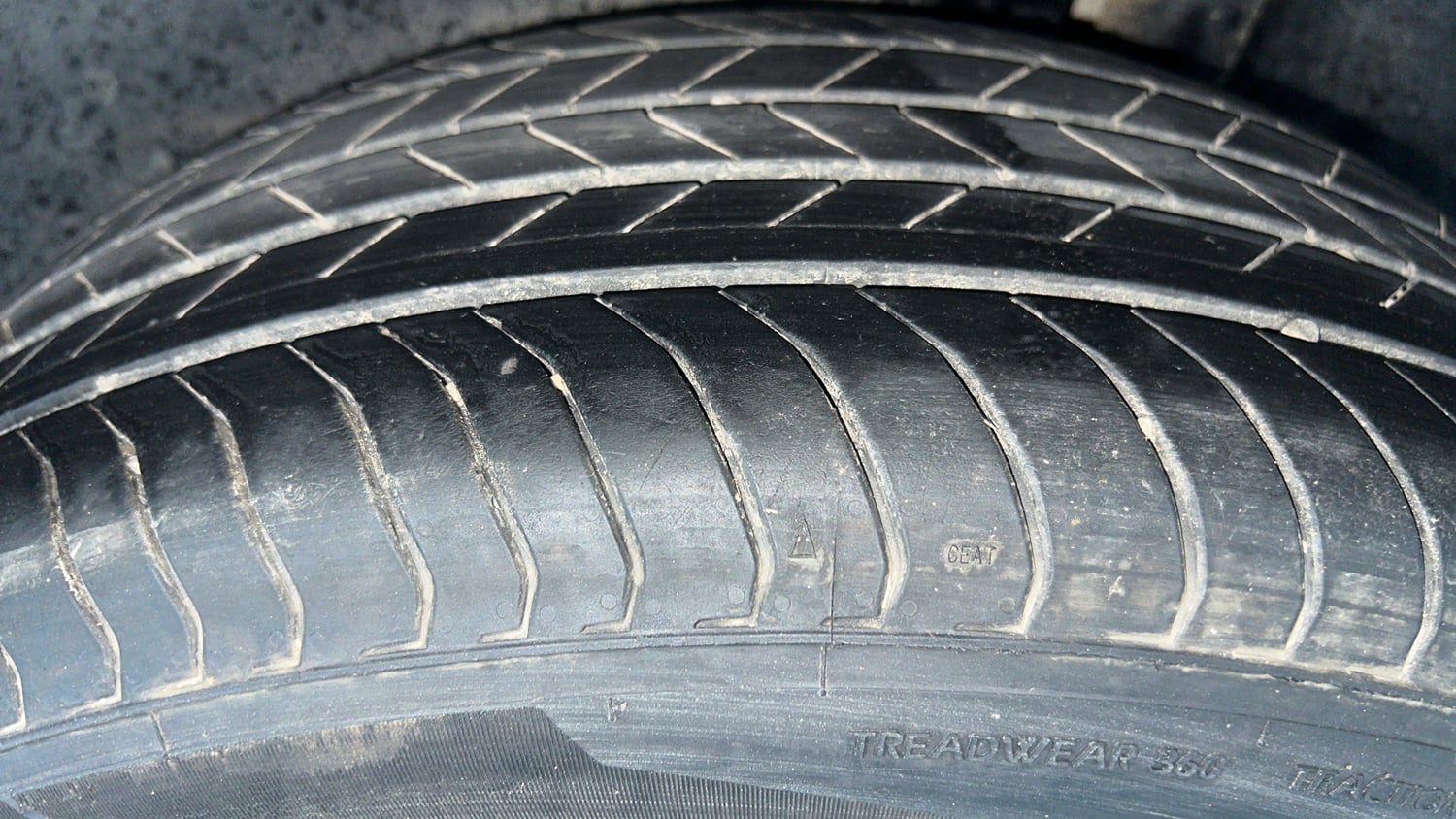 Used 2025 Maruti Suzuki Victoris ZXI+ (O) THS 2W Hybrid Automatic tyres LEFT REAR TYRE TREAD VIEW