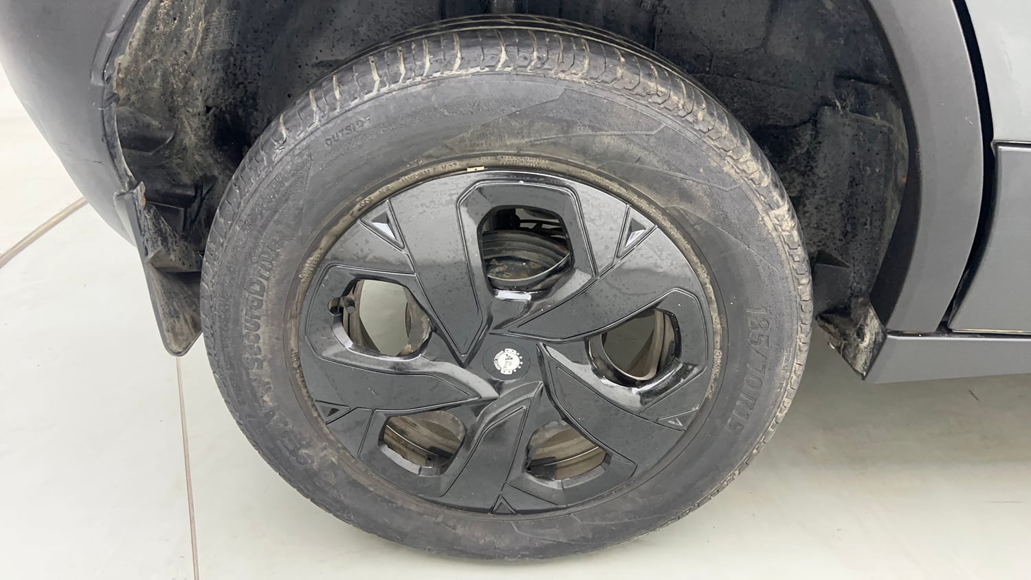 Used 2022 Tata Punch Accomplished MT Petrol Manual tyres RIGHT REAR TYRE RIM VIEW