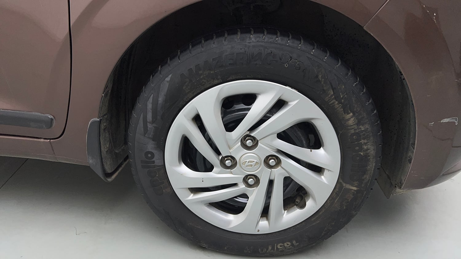Used 2021 Hyundai Aura S 1.2 CNG Cng Manual tyres RIGHT FRONT TYRE RIM VIEW