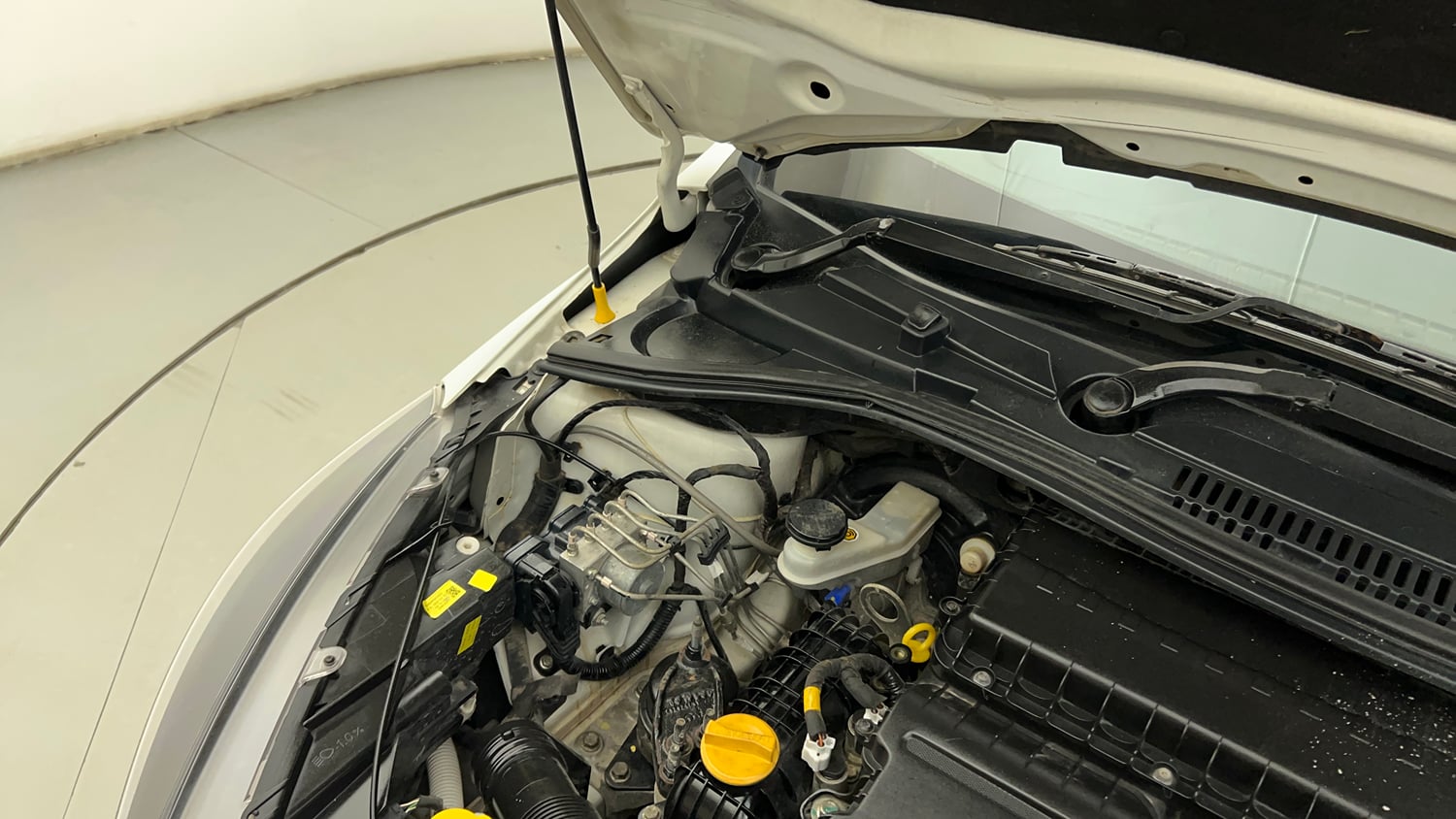 Used 2020 Tata Tiago XZ Plus Petrol Manual engine ENGINE RIGHT SIDE HINGE & APRON VIEW