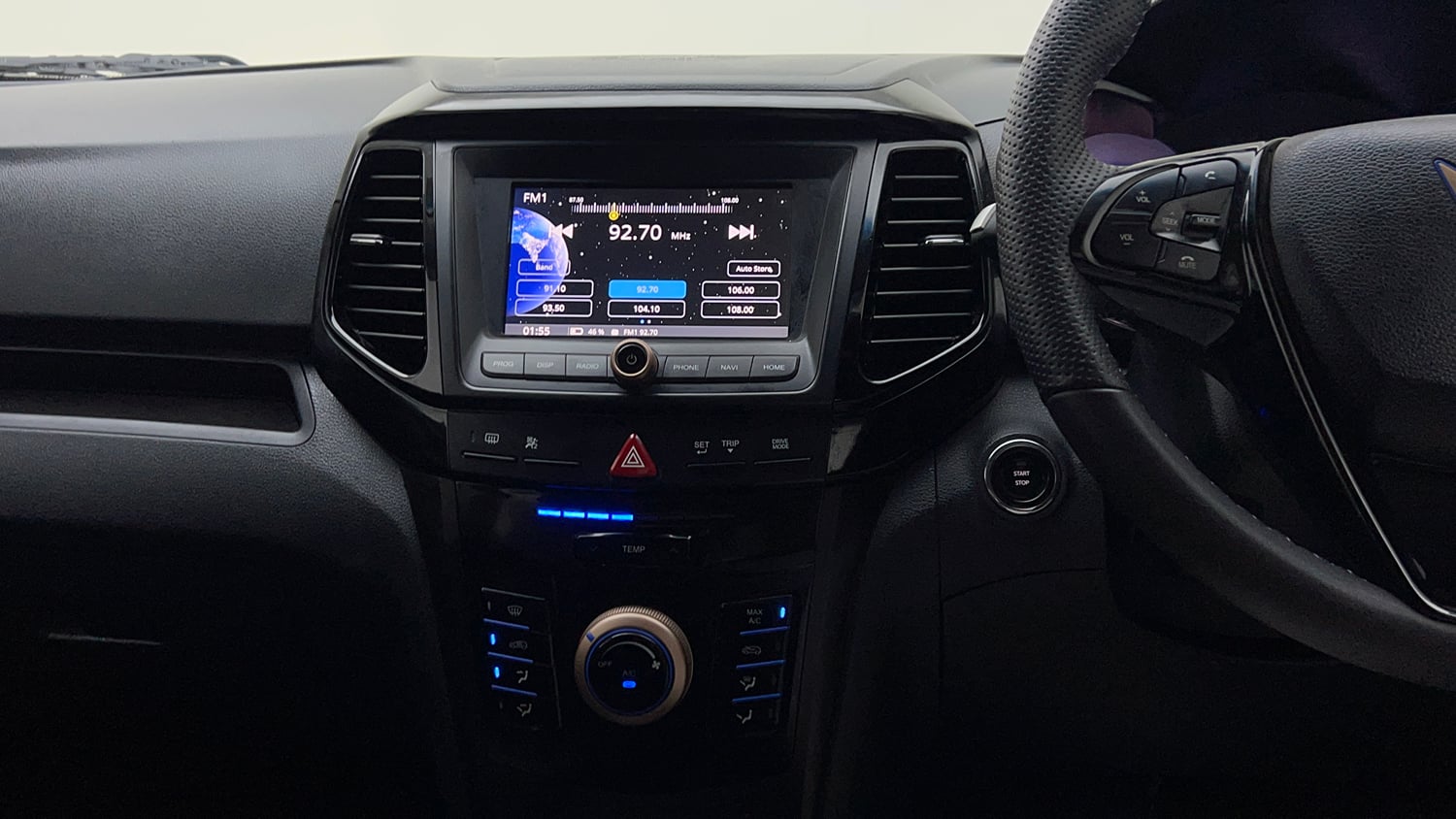 Used 2024 Mahindra XUV400 EL 39.4 KWH Dual Tone Electric Automatic interior MUSIC SYSTEM & AC CONTROL VIEW