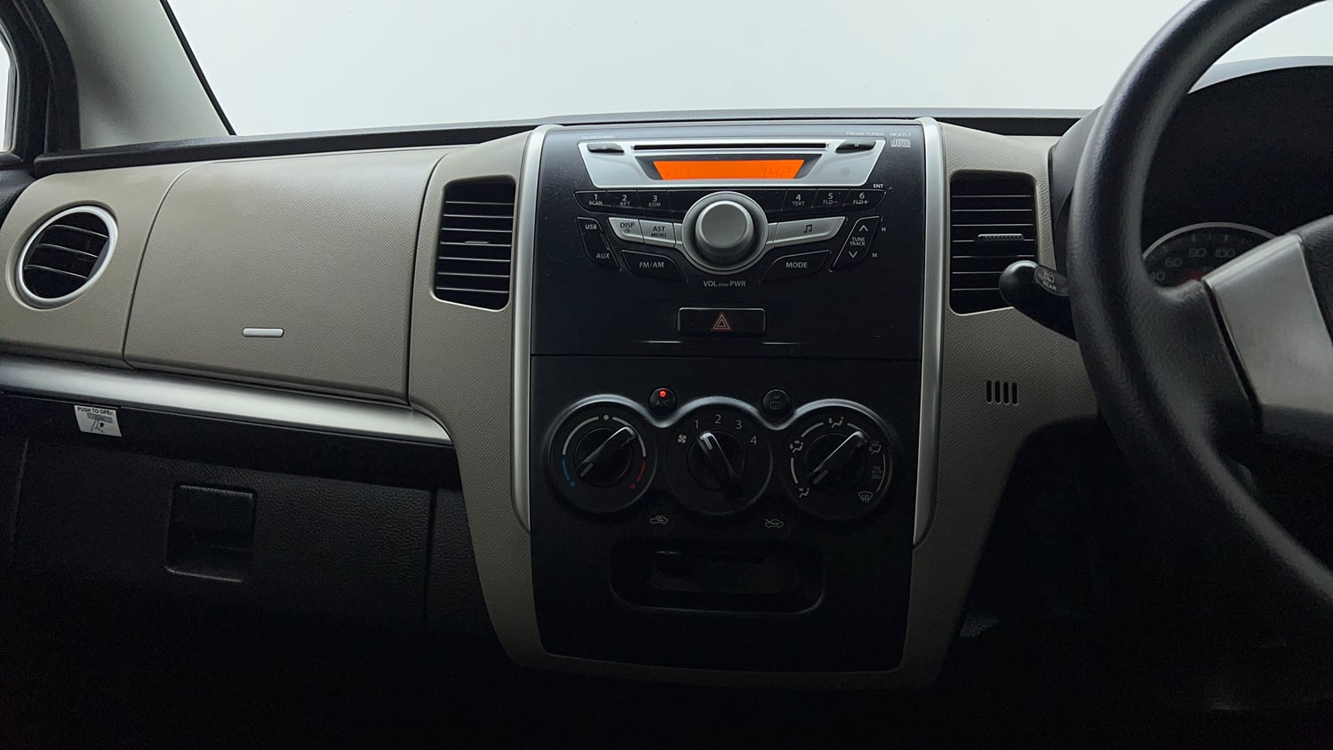 Used 2014 Maruti Suzuki Wagon R VXI Petrol Manual interior MUSIC SYSTEM & AC CONTROL VIEW