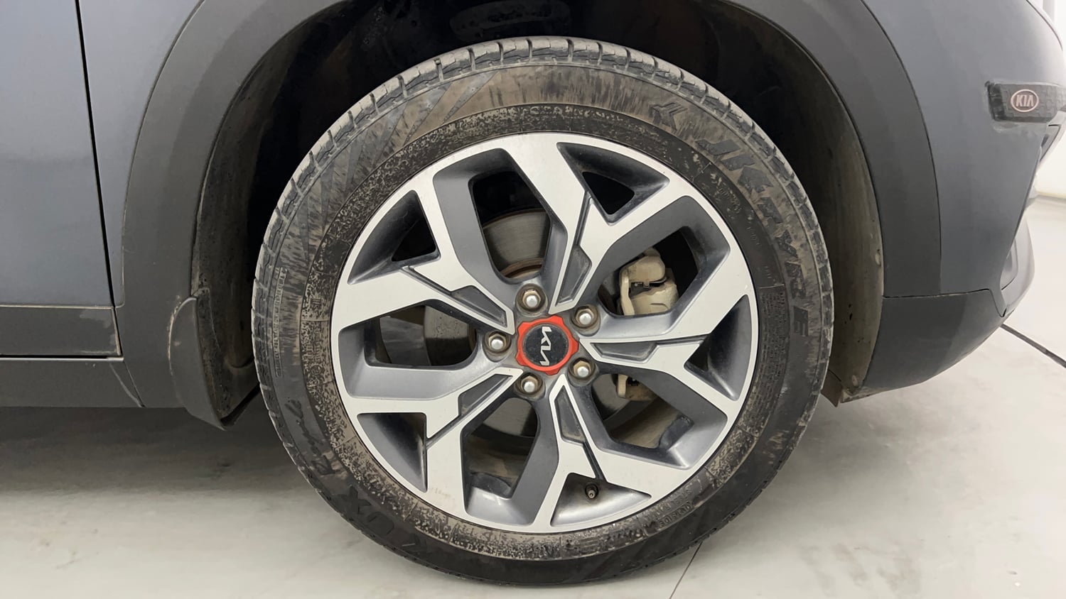 Used 2022 Kia Seltos X Line 1.4 DCT Petrol Automatic tyres RIGHT FRONT TYRE RIM VIEW