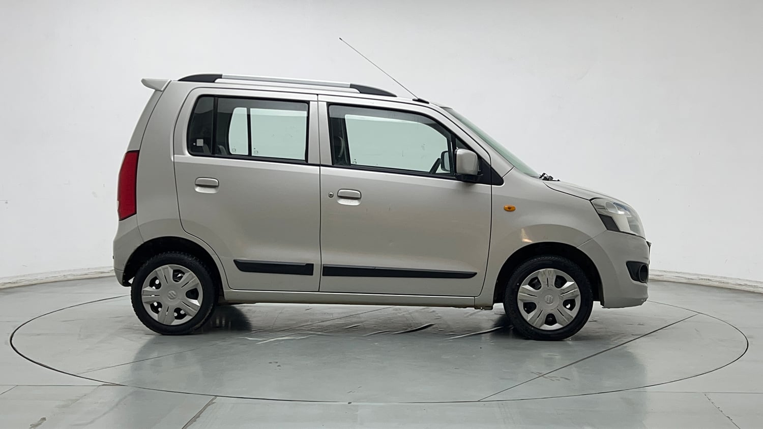 Used 2014 Maruti Suzuki Wagon R VXI Petrol Manual exterior RIGHT SIDE VIEW