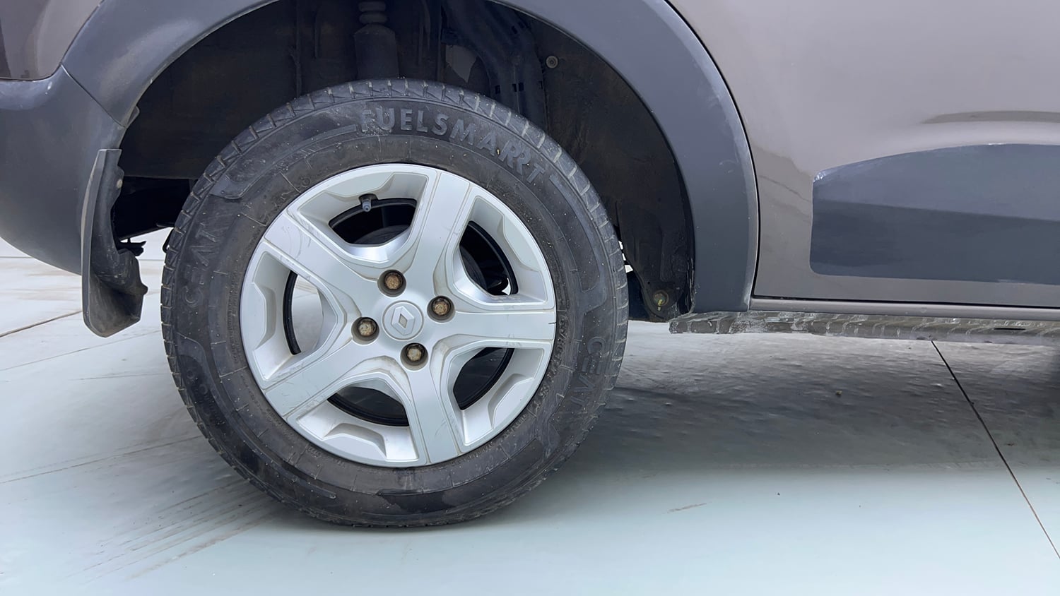 Used 2022 Renault Triber Limited Edition AMT Petrol Automatic tyres RIGHT REAR TYRE RIM VIEW