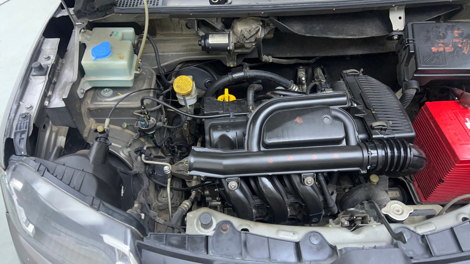 Used 2018 Renault Kwid 1.0 RXT AMT Opt Petrol Automatic engine ENGINE RIGHT SIDE VIEW