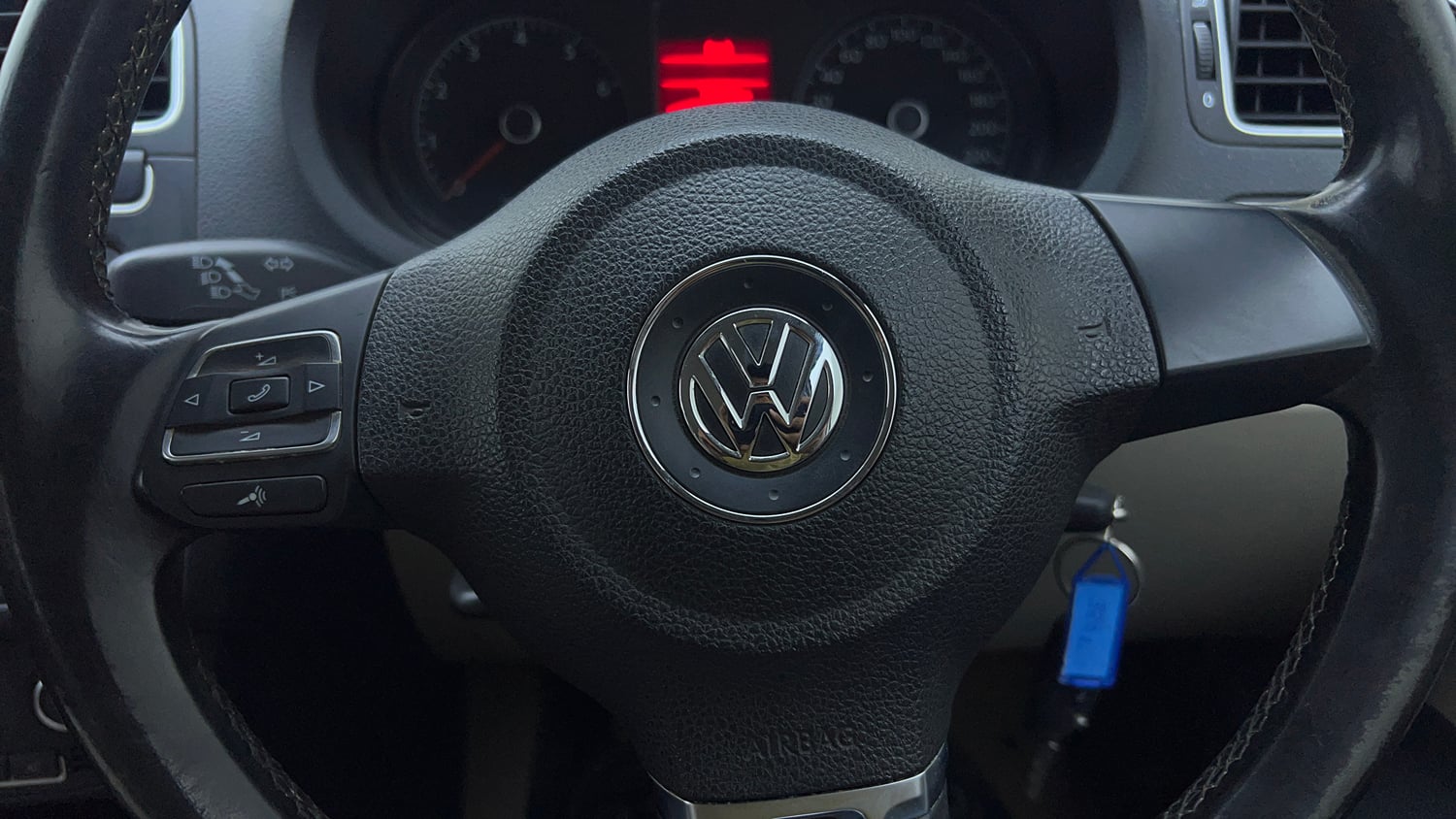 Used 2013 Volkswagen Polo Highline1.2L (P) Petrol Manual top_features Airbags
