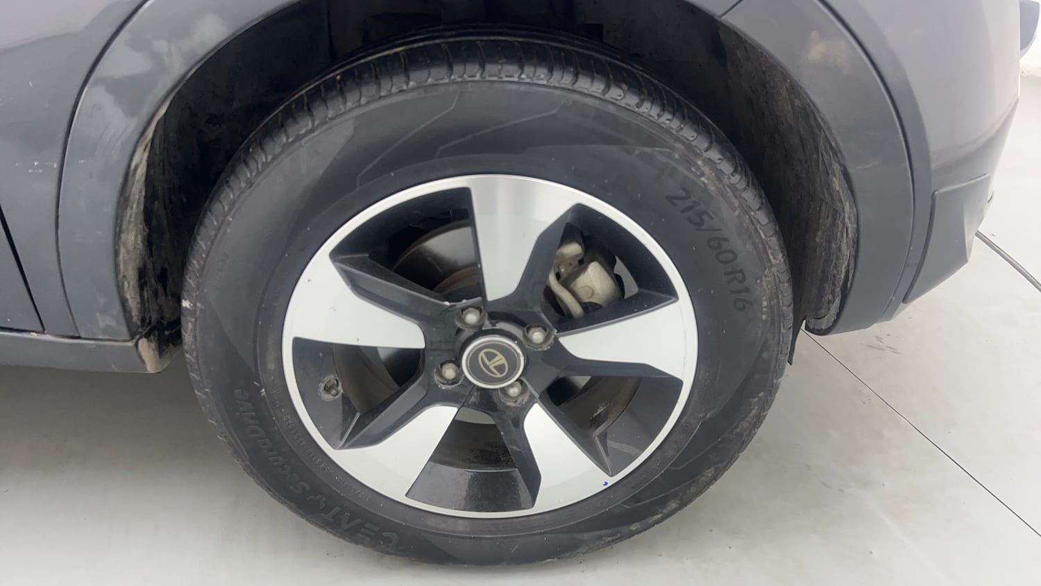 Used 2019 Tata Nexon XMA Diesel Diesel Automatic tyres RIGHT FRONT TYRE RIM VIEW