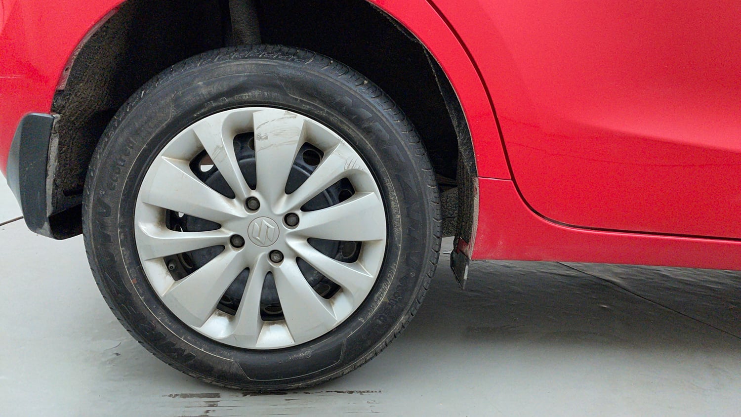 Used 2017 Maruti Suzuki Baleno Delta 1.2 Petrol Manual tyres RIGHT REAR TYRE RIM VIEW