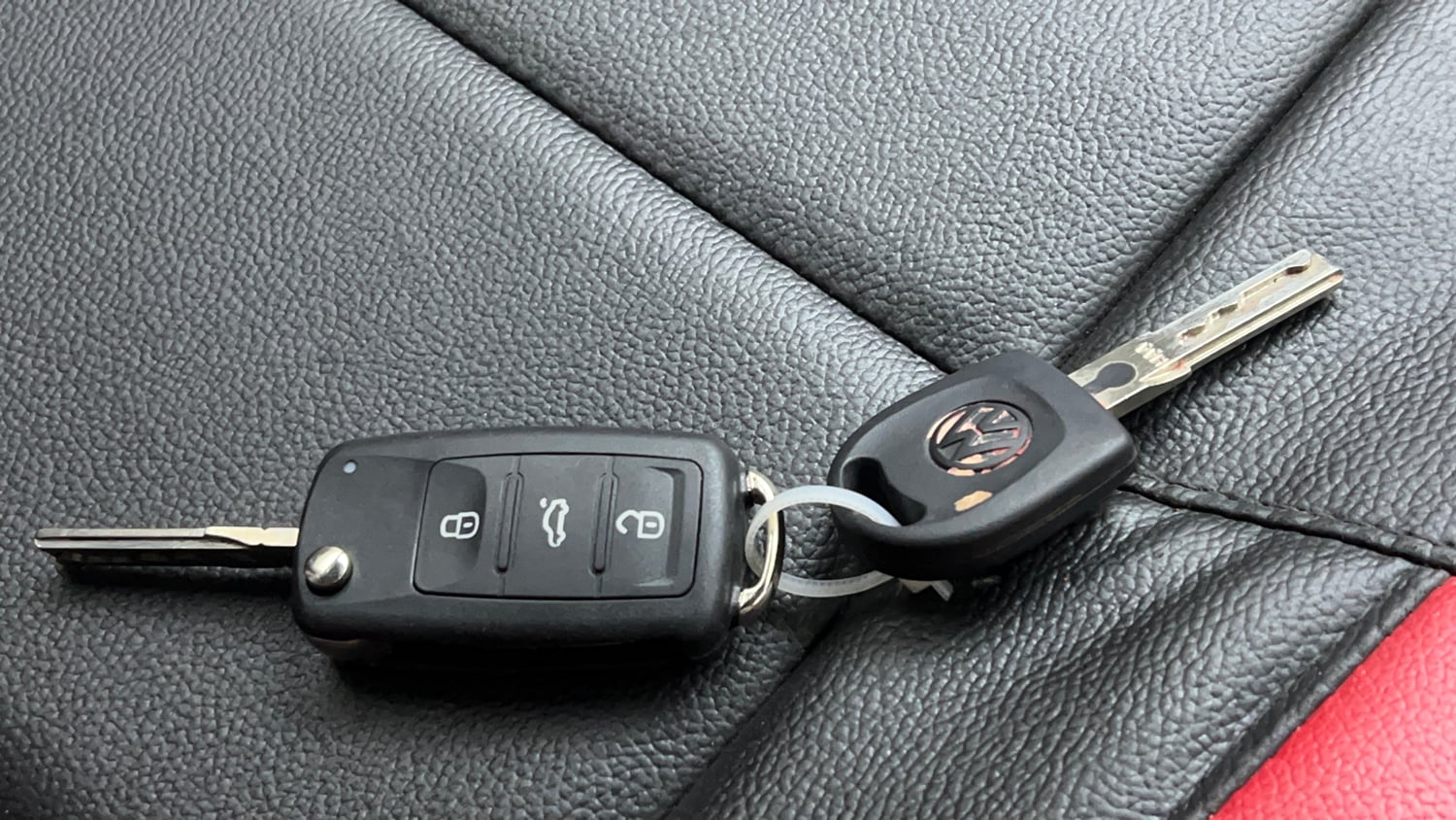 Used 2014 Volkswagen Polo Comfortline 1.2L (P) Petrol Manual extra CAR KEY VIEW
