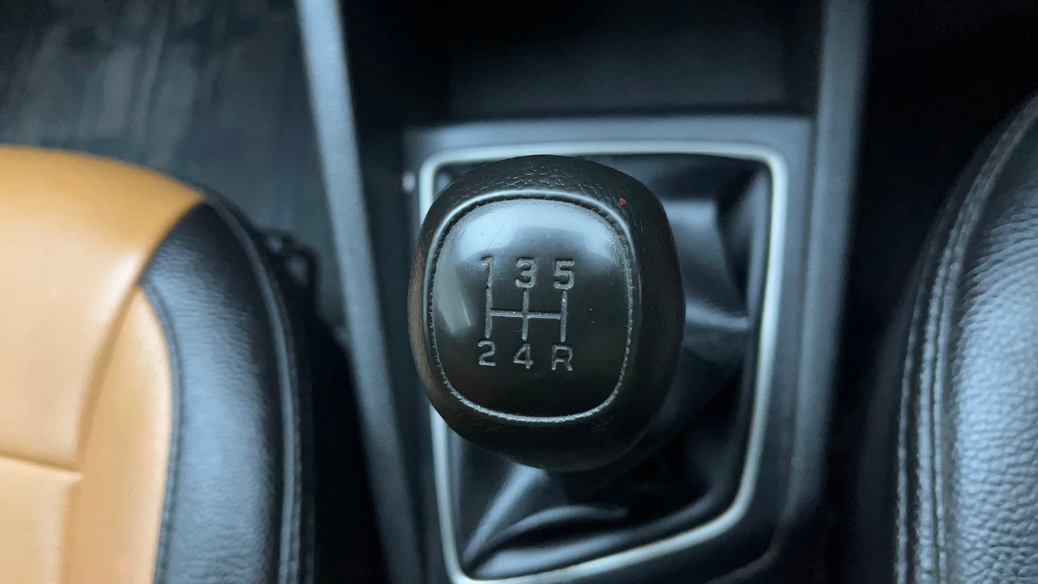 Used 2017 Hyundai Elite i20 Sportz 1.2 Petrol Manual interior GEAR  KNOB VIEW