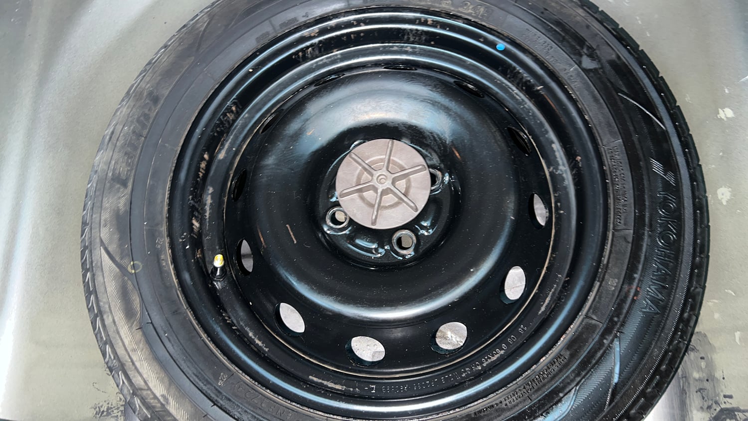 Used 2018 Maruti Suzuki Ignis Delta 1.2 AMT Petrol Automatic tyres SPARE TYRE VIEW