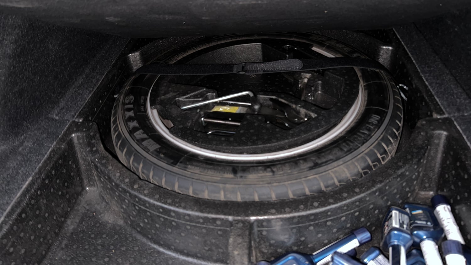 Used 2022 BMW 5 Series Carbon Edition Petrol Automatic tyres SPARE TYRE VIEW