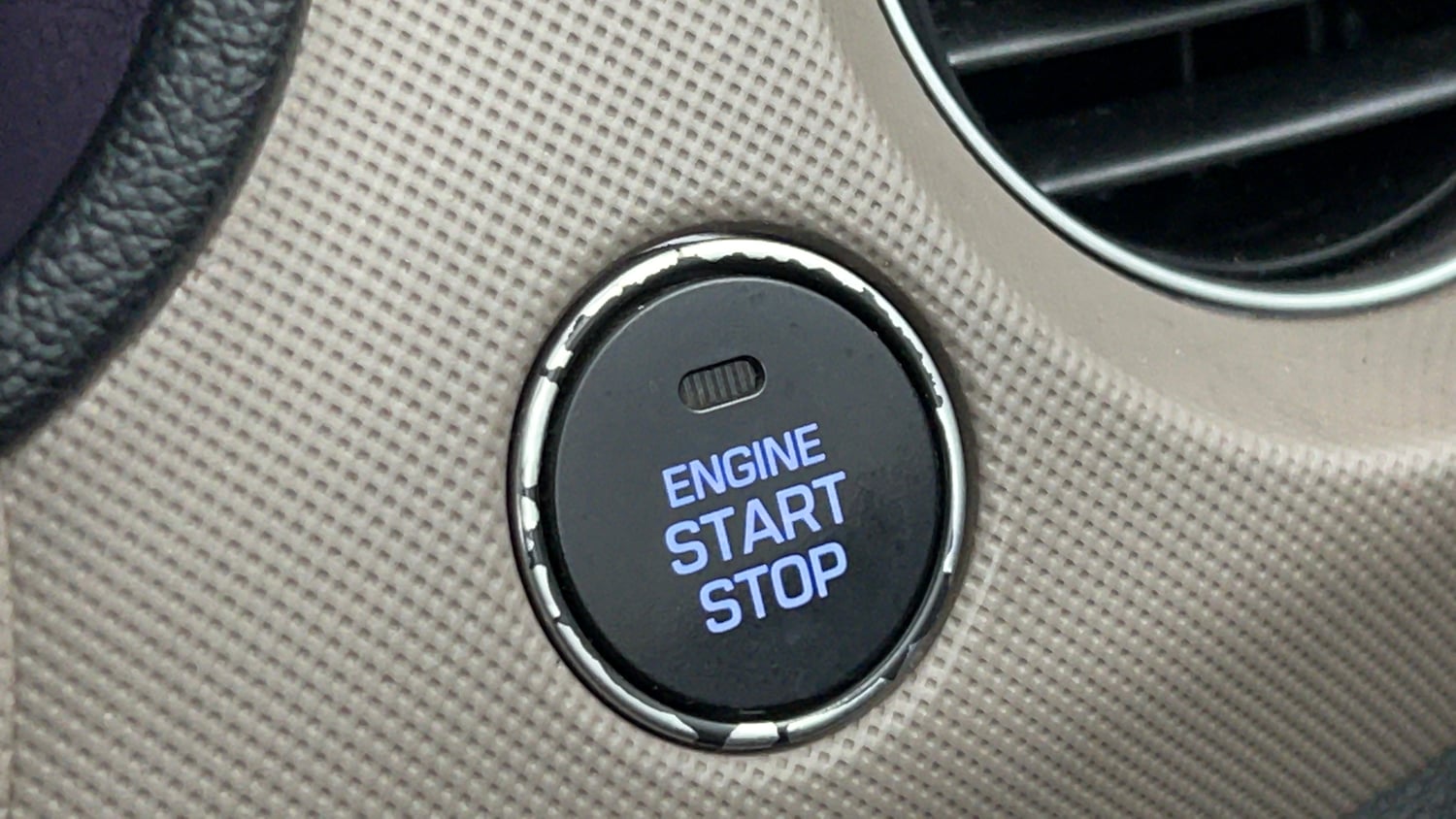 Used 2017 Hyundai Grand i10 Asta 1.2 Kappa VTVT Petrol Manual top_features Keyless start