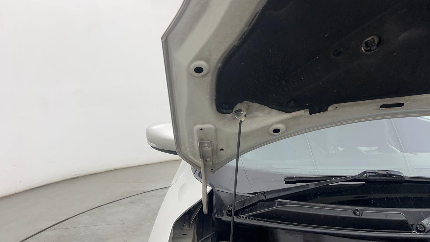 Used 2020 Maruti Suzuki Swift ZXi Plus AMT Petrol Automatic engine ENGINE RIGHT SIDE HINGE & APRON VIEW