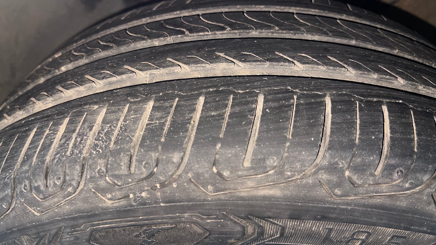 Used 2014 Volkswagen Polo Comfortline 1.2L (P) Petrol Manual tyres LEFT FRONT TYRE TREAD VIEW
