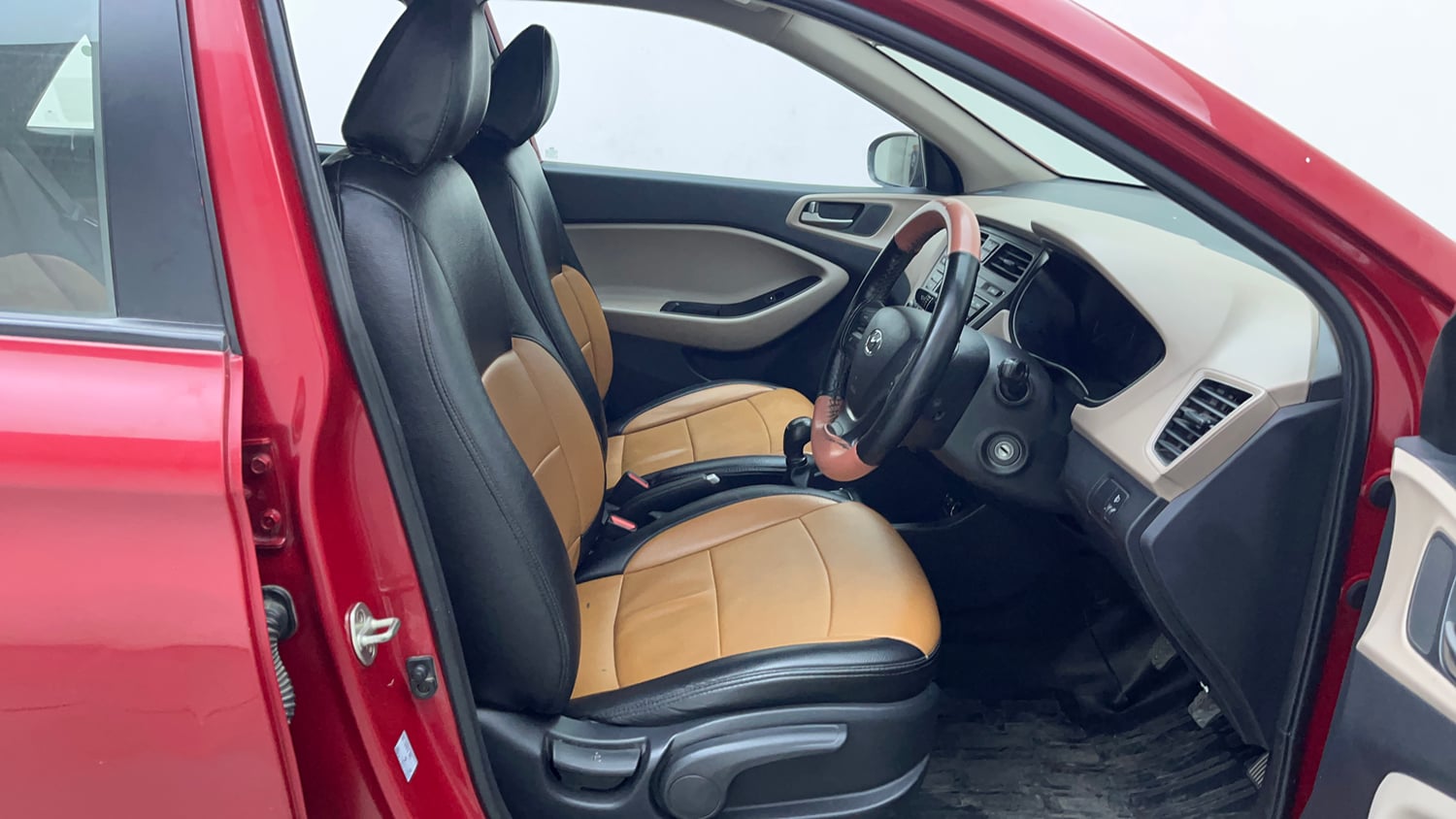Used 2017 Hyundai Elite i20 Sportz 1.2 Petrol Manual interior RIGHT SIDE FRONT DOOR CABIN VIEW