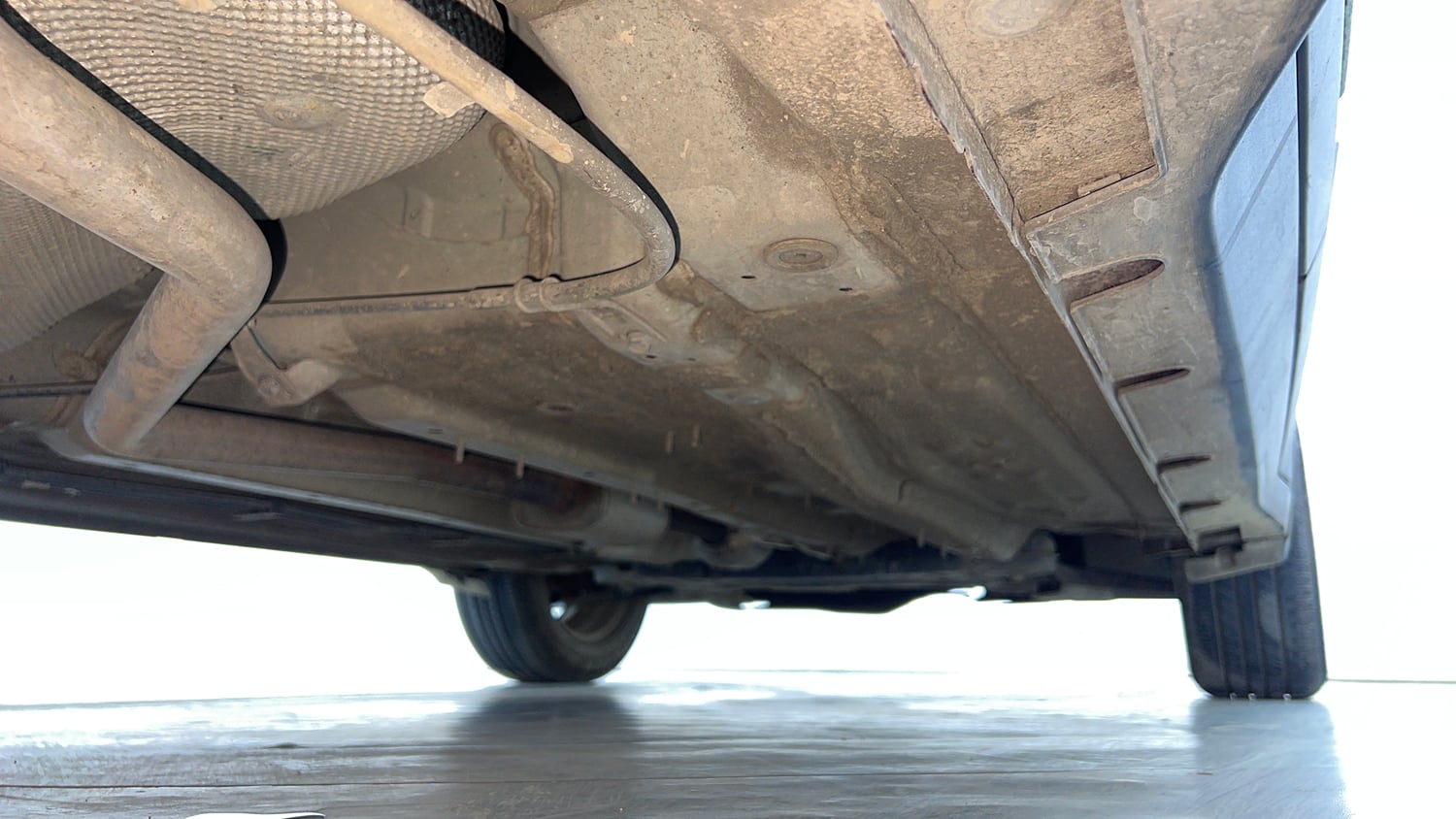 Used 2023 Kia Sonet HTK 1.2 Petrol MT Petrol Manual extra REAR RIGHT UNDERBODY VIEW