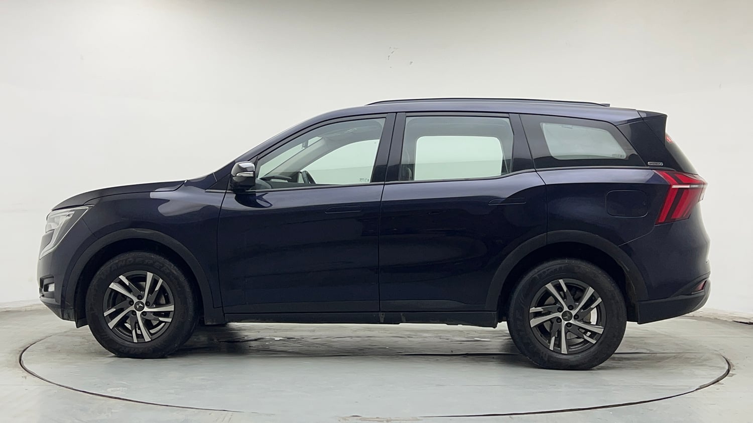 Used 2024 Mahindra XUV700 AX 5 Diesel AT 7 STR Diesel Automatic exterior LEFT SIDE VIEW