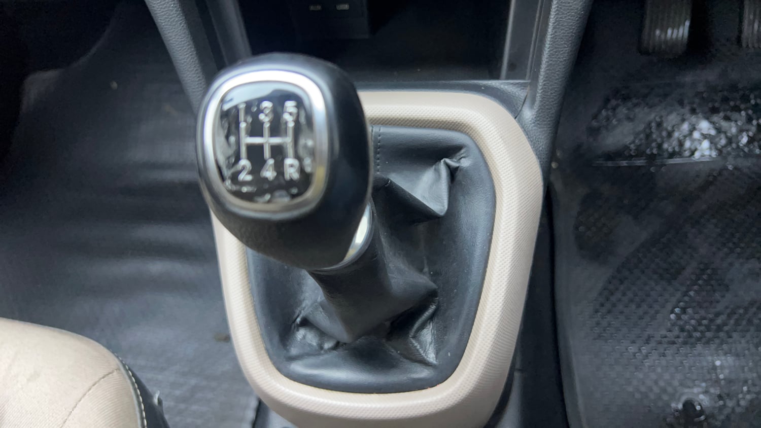 Used 2014 Hyundai Xcent S 1.2 Petrol Manual interior GEAR  KNOB VIEW