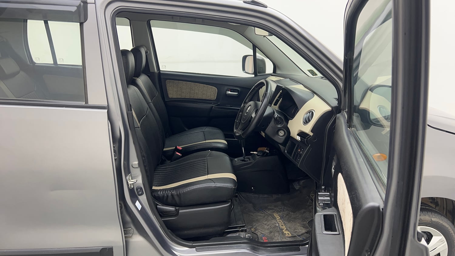 Used 2018 Maruti Suzuki Wagon R 1.0 VXI AMT (O) Petrol Automatic interior RIGHT SIDE FRONT DOOR CABIN VIEW