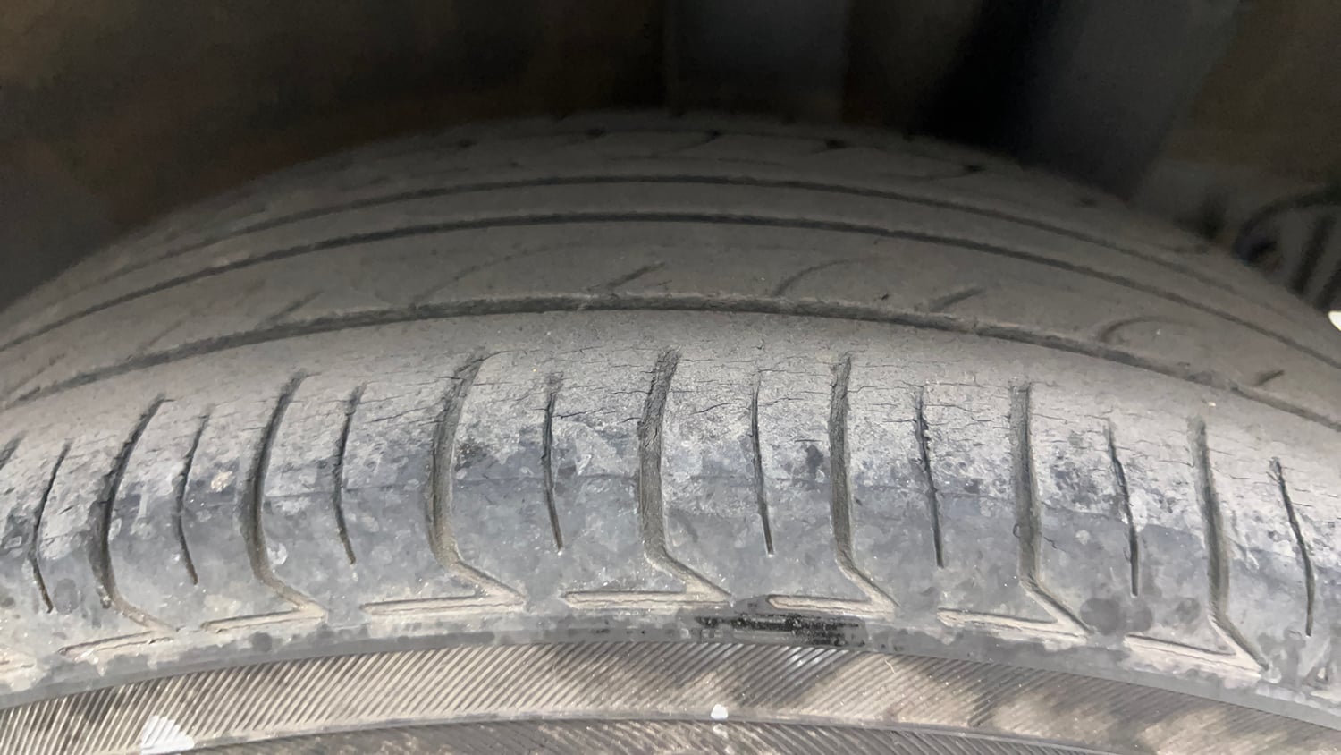 Used 2015 Hyundai Grand i10 Asta AT 1.2 Kappa VTVT Petrol Automatic tyres LEFT REAR TYRE TREAD VIEW