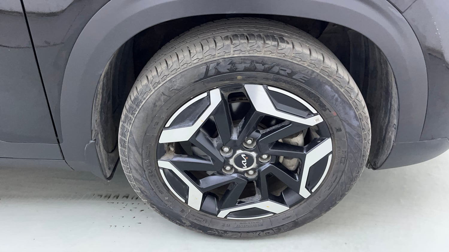 Used 2024 kia Seltos HTX 1.5 Petrol IVT Petrol Automatic tyres RIGHT FRONT TYRE RIM VIEW