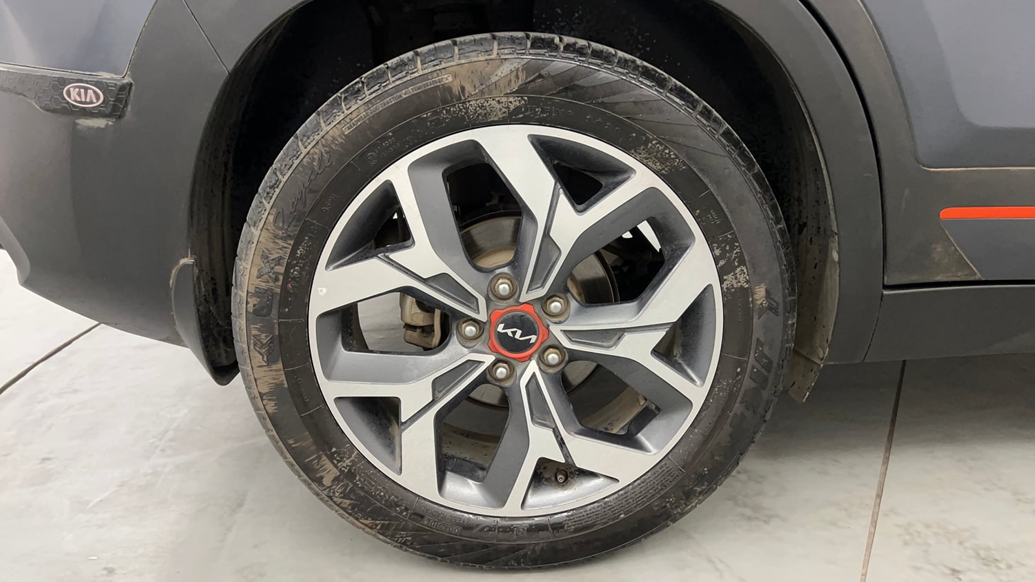Used 2022 Kia Seltos X Line 1.4 DCT Petrol Automatic tyres RIGHT REAR TYRE RIM VIEW