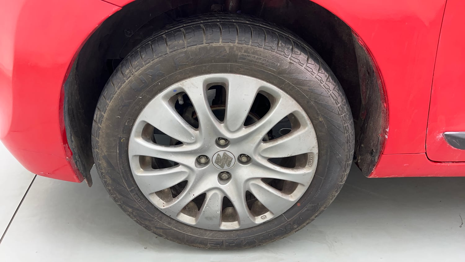 Used 2016 Maruti Suzuki Baleno Zeta 1.2 Petrol Manual tyres LEFT FRONT TYRE RIM VIEW