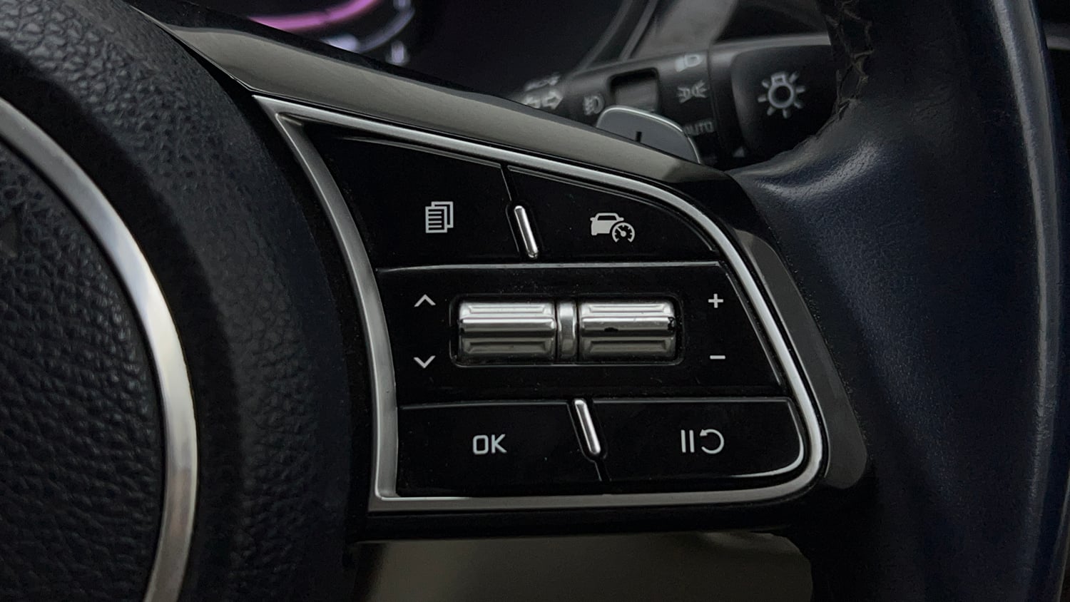 Used 2022 Kia Carens Luxury Plus 1.5 Diesel AT 7 STR Diesel Automatic top_features Cruise control