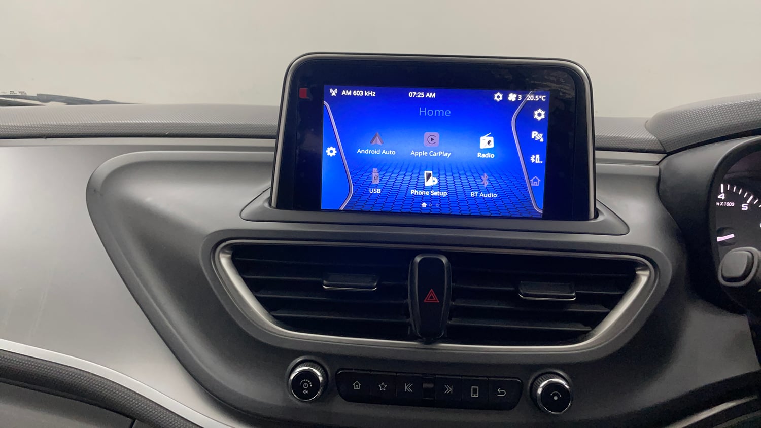 Used 2020 Tata Altroz XT Petrol Petrol Manual interior MUSIC SYSTEM & AC CONTROL VIEW
