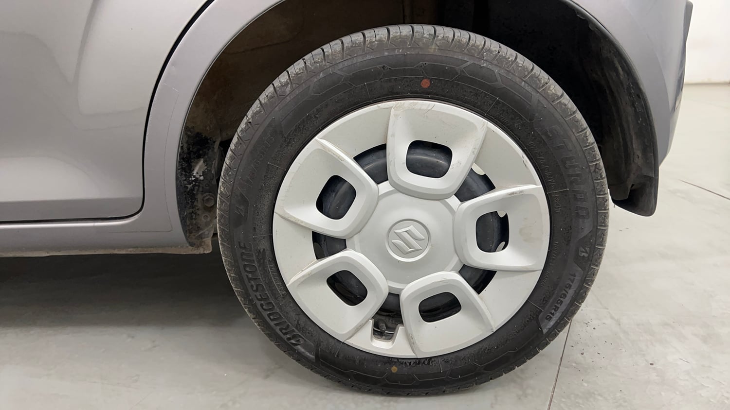 Used 2018 Maruti Suzuki Ignis Delta 1.2 AMT Petrol Automatic tyres LEFT REAR TYRE RIM VIEW