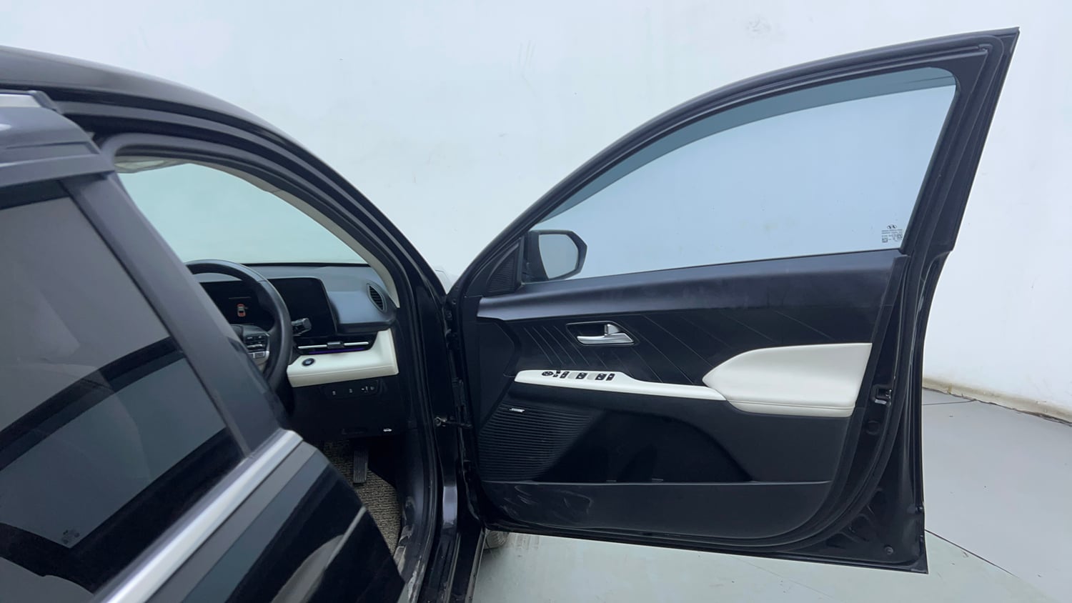Used 2023 Hyundai Verna SX (O)1.5 MPi Petrol Manual interior RIGHT FRONT DOOR OPEN VIEW