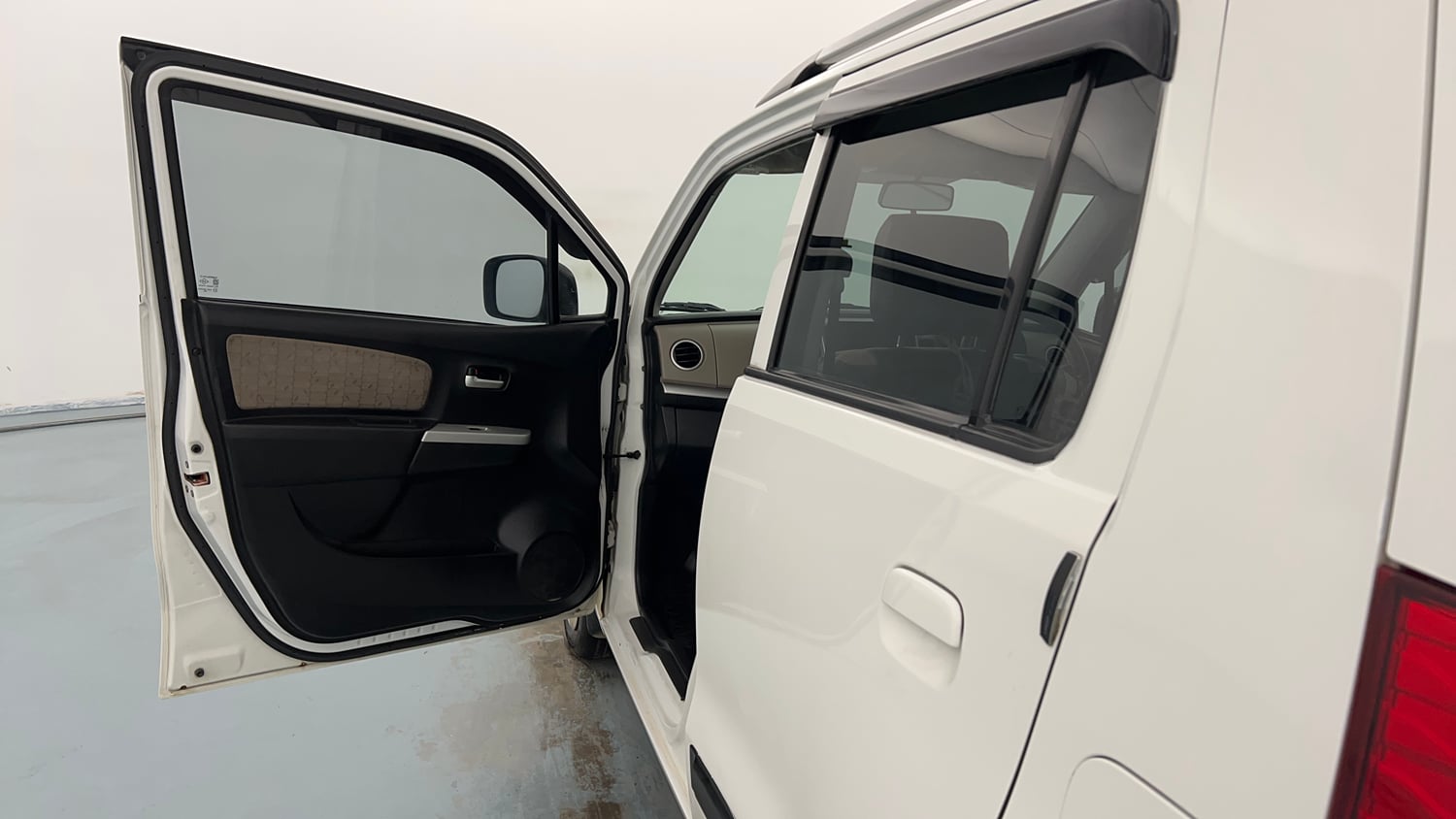 Used 2016 Maruti Suzuki Wagon R VXI Petrol Manual interior LEFT FRONT DOOR OPEN VIEW