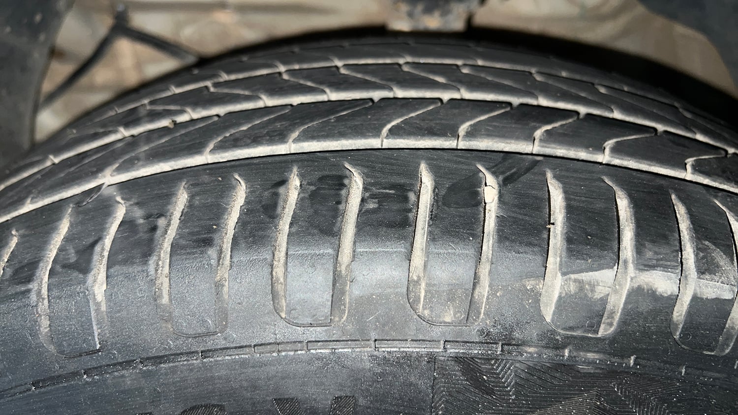 Used 2024 Mahindra XUV400 EL 39.4 KWH Dual Tone Electric Automatic tyres LEFT FRONT TYRE TREAD VIEW