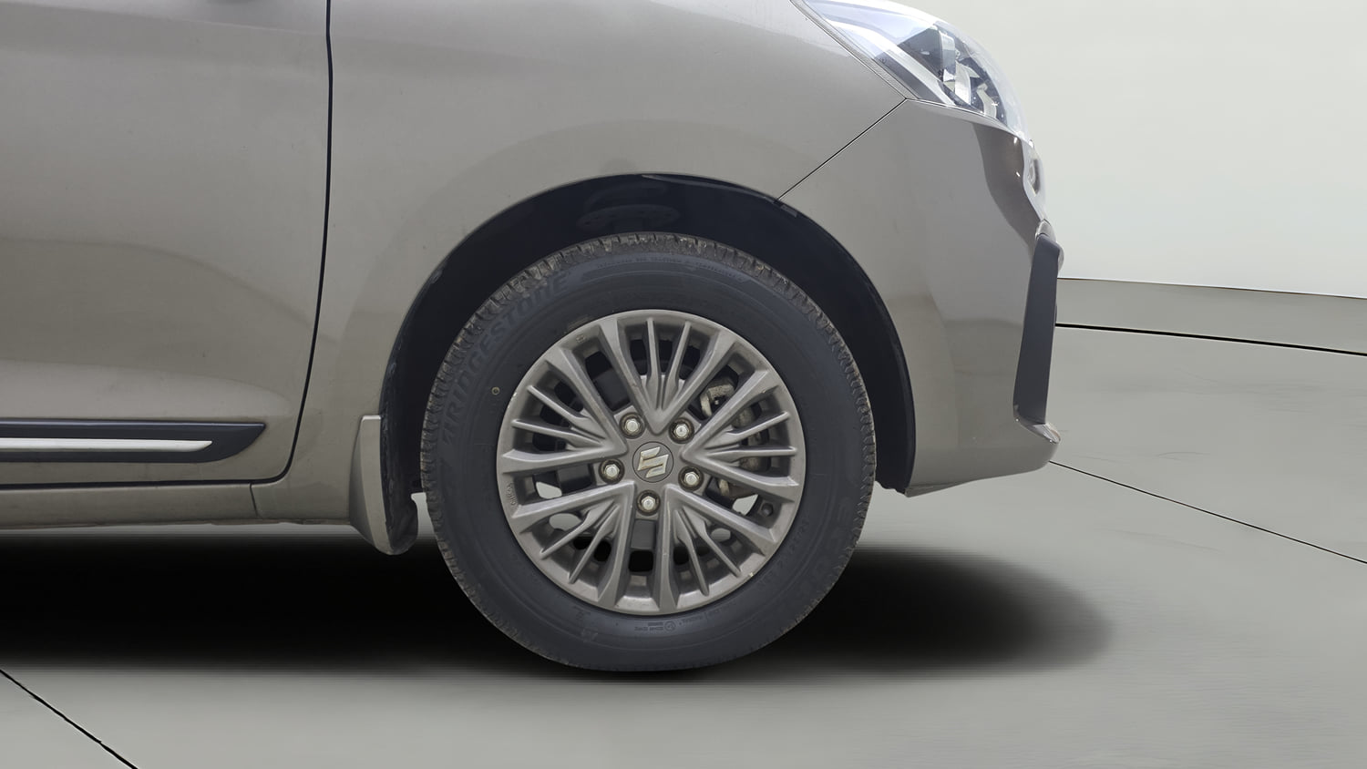 Used 2020 Maruti Suzuki New Ertiga ZXi Petrol Manual tyres RIGHT FRONT TYRE RIM VIEW