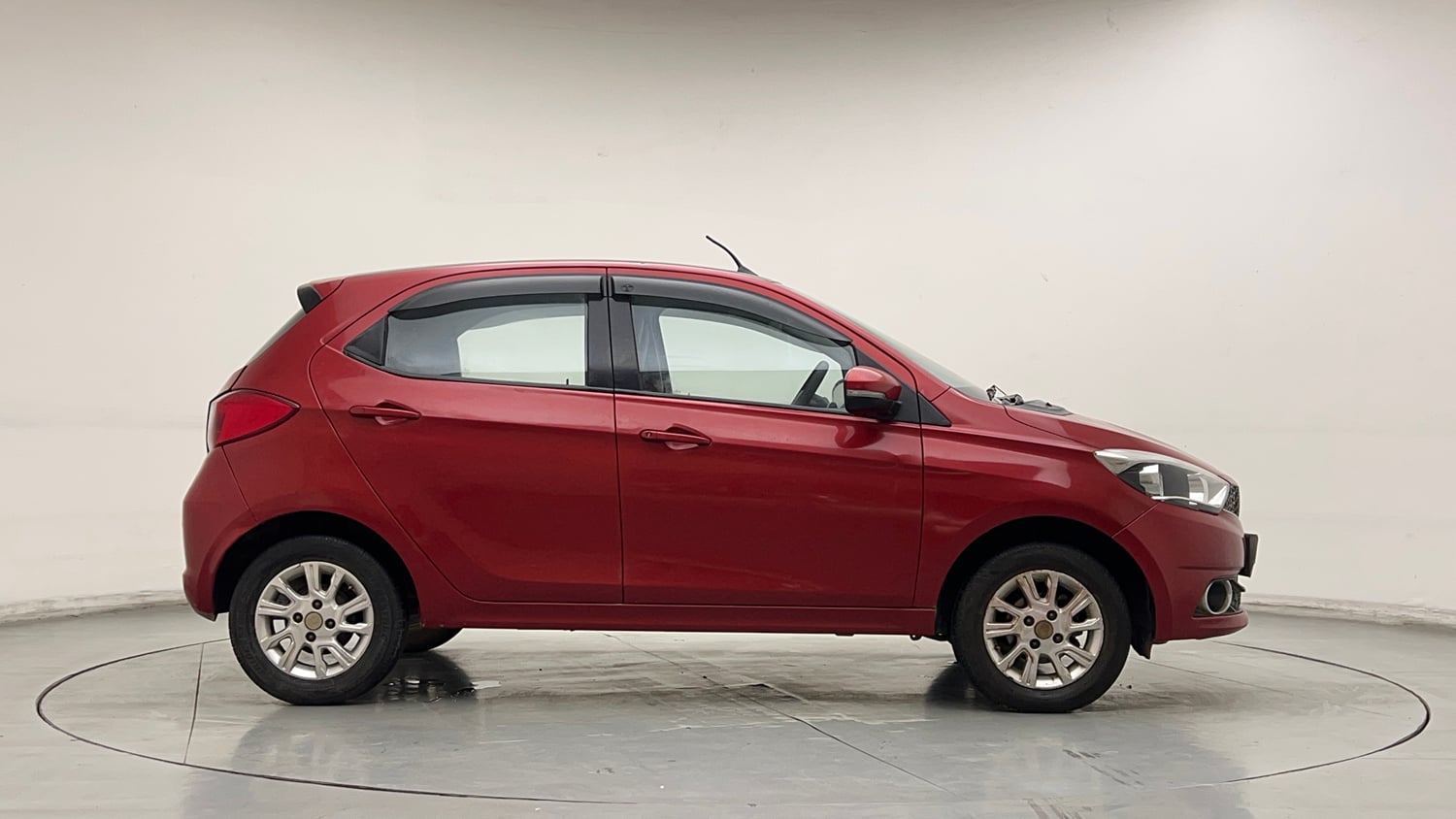 Used 2017 Tata Tiago Revotron XZA Petrol Automatic exterior RIGHT SIDE VIEW