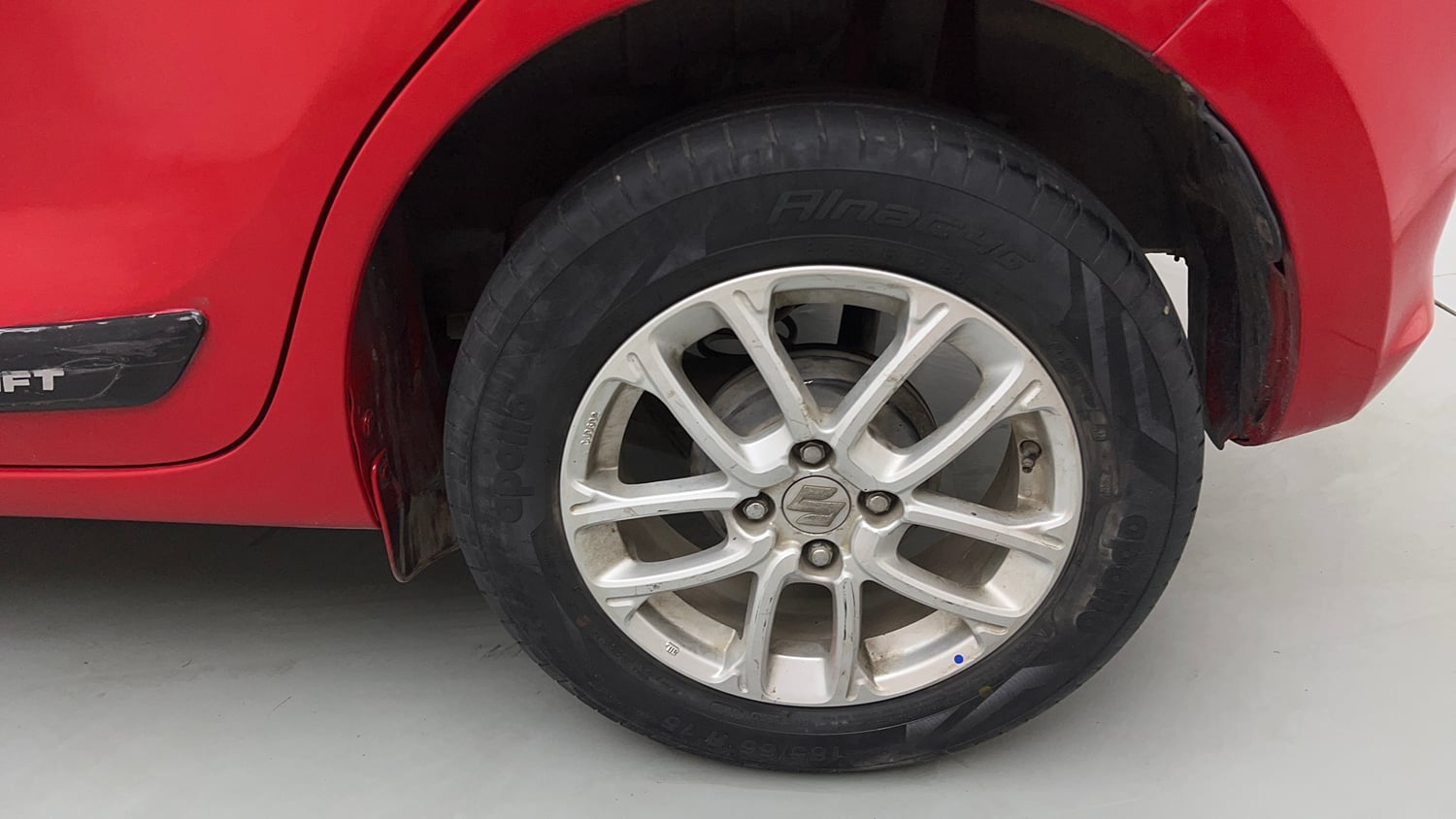 Used 2019 Maruti Suzuki Swift ZXi Petrol Manual tyres LEFT REAR TYRE RIM VIEW