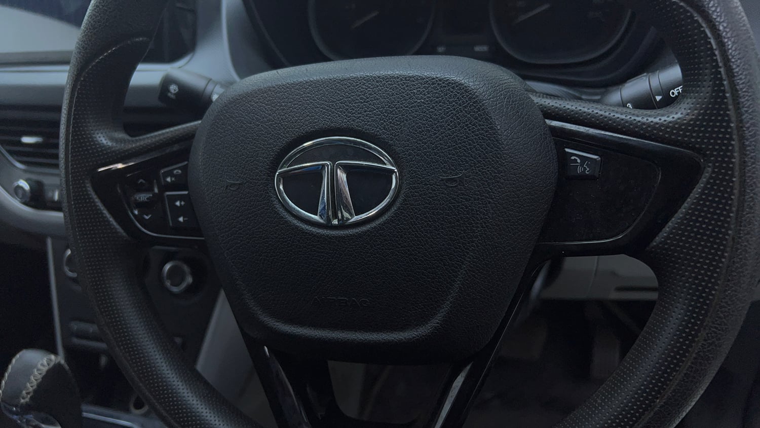Used 2019 Tata Nexon XMA Petrol Petrol Automatic top_features Airbags